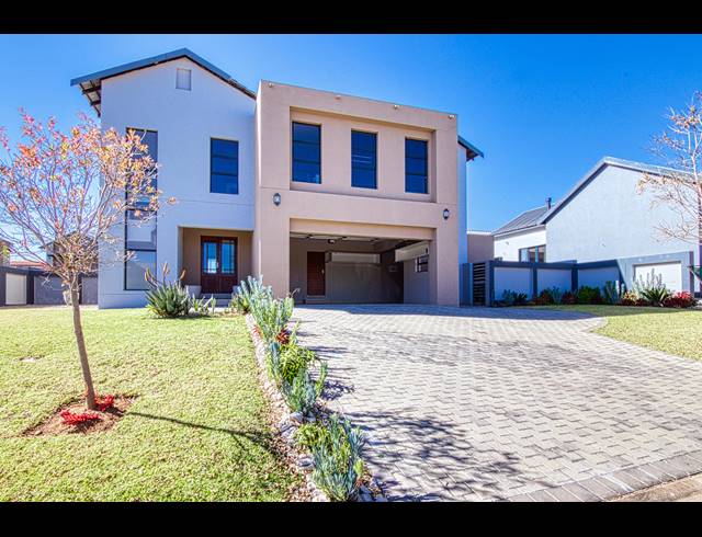 3 BEDROOM HOUSE FOR SALE IN COPPERLEAF ESTATE